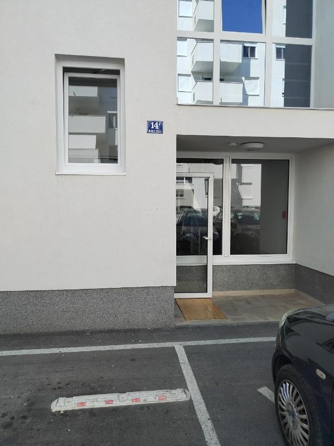 Apartment Roza *