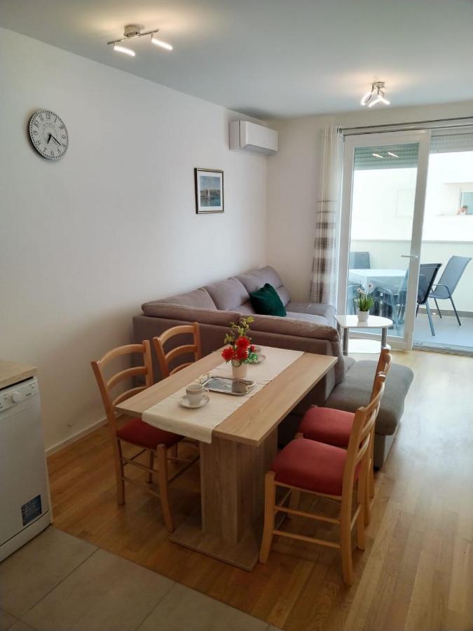Apartment Roza *